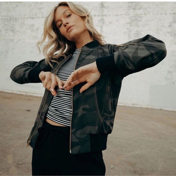 NEW ALBION Bomber Jacket in Camo Size S - Picture 3 of 14